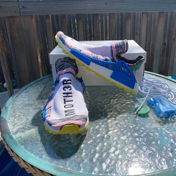 Human Race - Picture 3 of 6